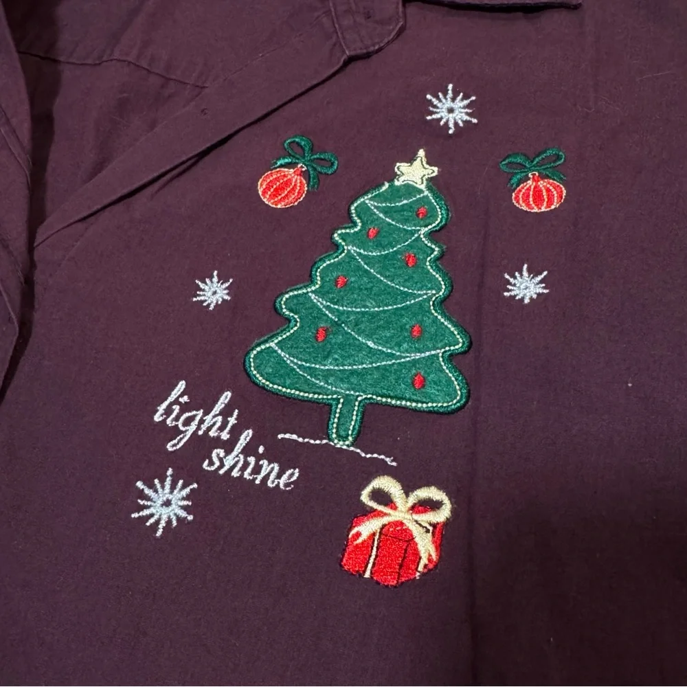 Winnie the Pooh Christmas embroidered button-down burgundy large - Picture 3 of 7